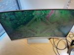 HP 27-inch Curved Displayに関する画像です。