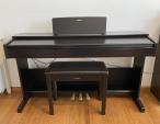 ヤマハ電子ピアノ アリウスシリーズ ベンチ付き ダークローズウッド YDP103に関する画像です。