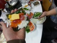 【驚愕】海外で手巻き寿司パーティを開催したら集まった驚...